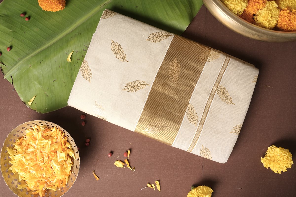 Elegant_Golden_Feather_Saree