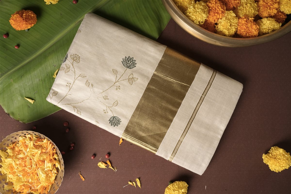 Minimalistic_Thread_work_saree